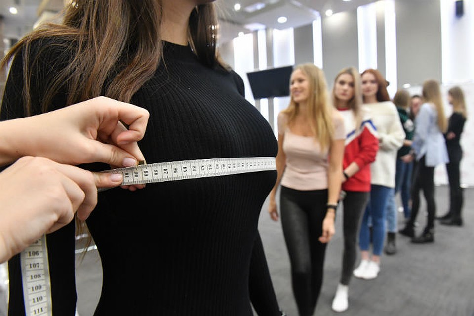 Женщина подала в суд из-за того, что ей вставили импланты меньше, чем она хотела.