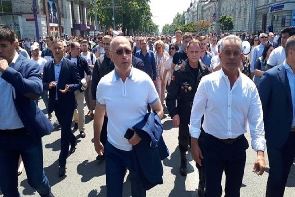 И куда теперь беглому олигарху податься?!
