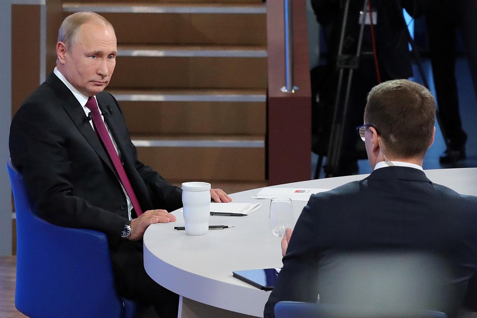 Путин отвечает на вопросы россиян в прямом эфире
