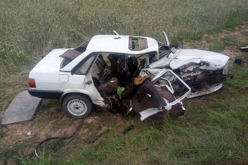 В Полоцком районе четверо погибли, двое в больнице - трагический результат лобового столкновения при обгоне. Фото: УВД.