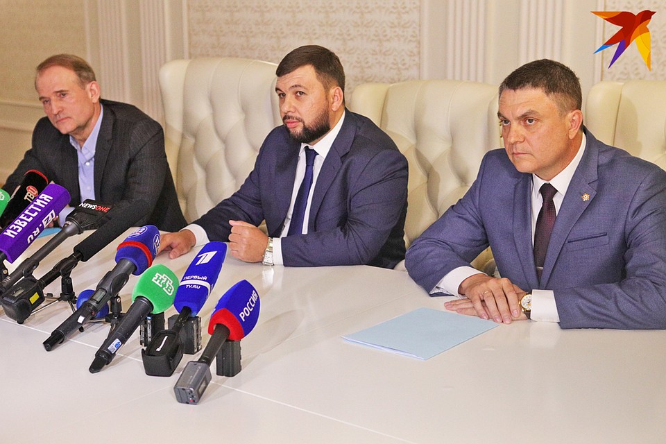 Украинский политик Виктор Медведчук провел в Минске переговоры с Денисом Пушилиным (ДНР) и Леонидом Пасечником (ЛНР).
