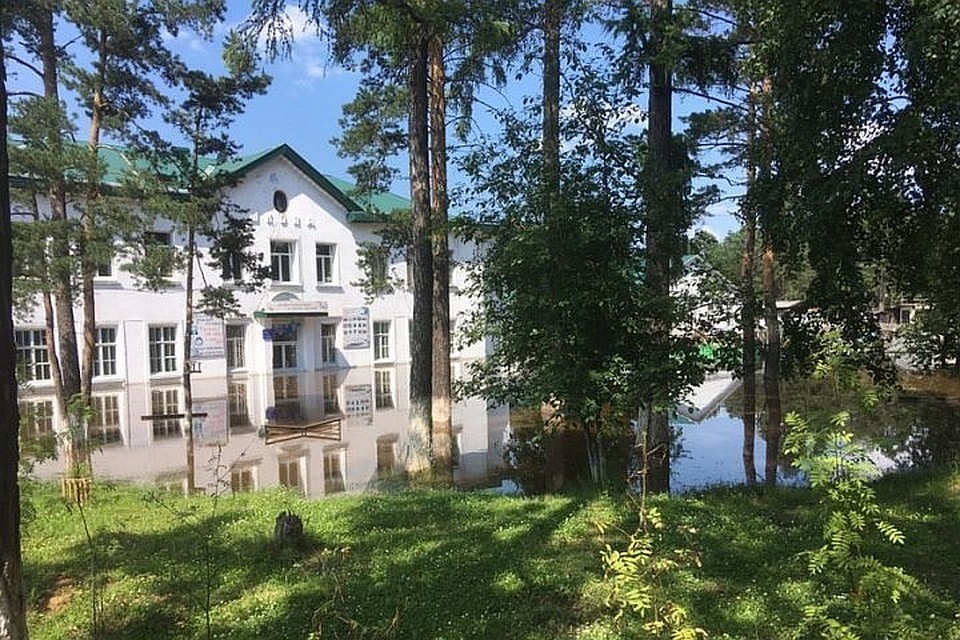 Паводки в Иркутской области: в Тулуне развернут мобильный хлебзавод