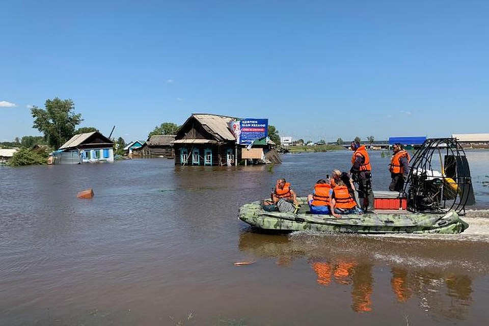Жителям Иркутской области, пострадавшим от наводнения, начали выплачивать пенсии и пособия. Фото: ФГУП «Почта России».