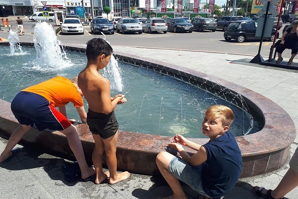 Детям хочется мороженого!