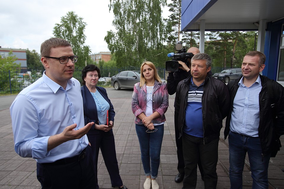 Алексей Текслер поддерживает систему общественного контроля строительства важных социальных объектов. Фото: gubernator74.ru