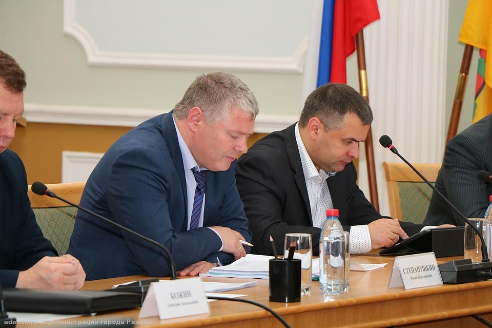 Директор РМПТС Роман Степанушкин рассказал, что убытки предприятия связаны со снижением доходов от основной деятельности. Фото: администрация Рязани.