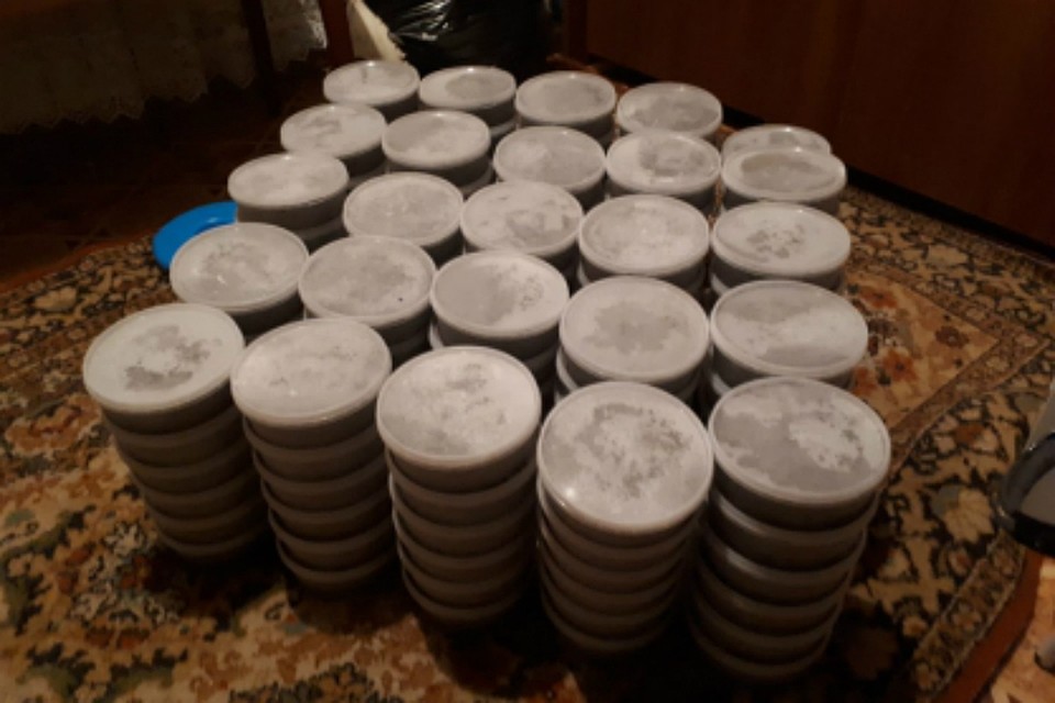 Любитель икры в Хабаровском крае припас дома 75 килограммов икры