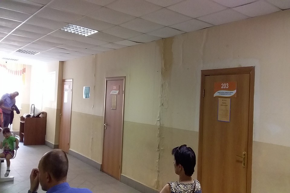 О прошедшем потопе напоминают только разводы на стенах.