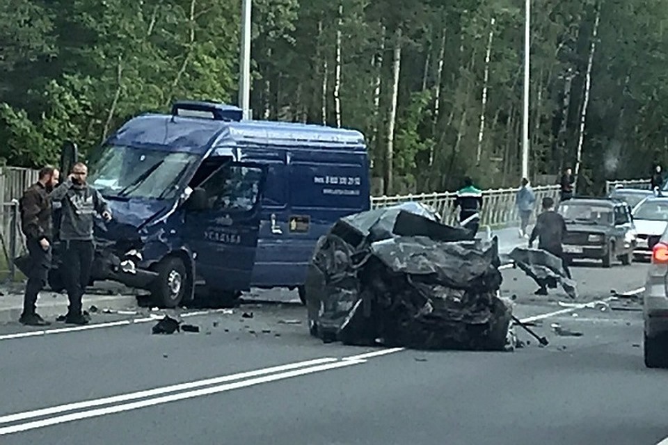 На трассе "Сортавала" в массовом ДТП с фурой погиб 22-летний парень