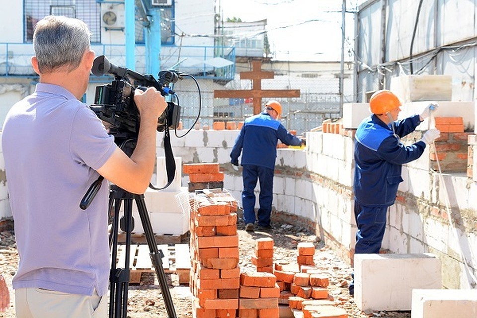 На стройке работают сами осужденные