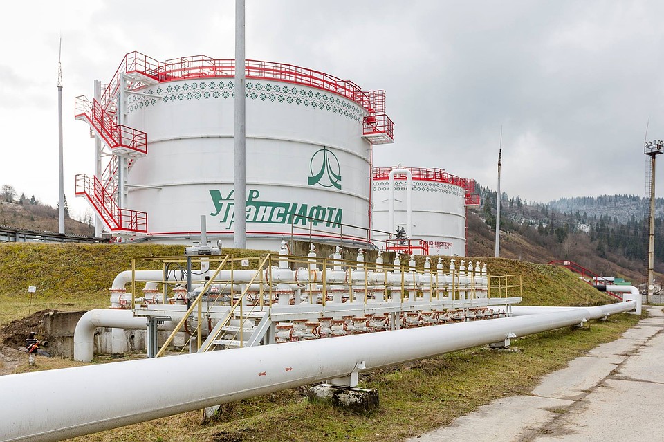 Компания "Укртранснафта" транспортирует первую партию нефти из США на Кременчугский НПЗ