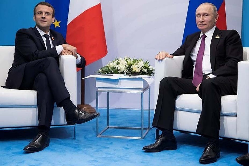Путин поздравил Макрона с Днем взятия Бастилии