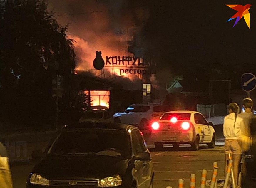 В ресторане загорелась крыша