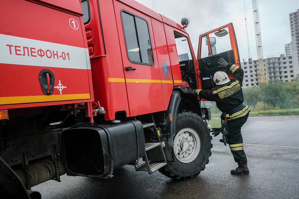 В Мурино ночью сгорели три машины, местные жители считают, что это поджог