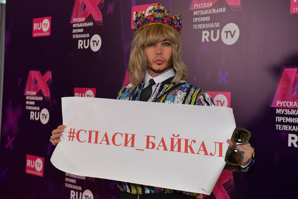 Звезда в шоке: Сергей Зверев на Байкале сачком убирал мусор.