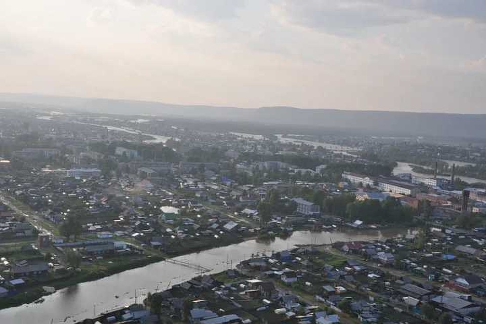 Последствия наводнения в Иркутской области: в Тулуне продолжается откачка воды с затопленных территорий