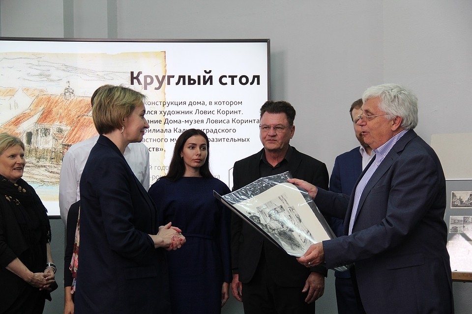 Гграфика подарена Фридхельмом Ориволом, директором частного музея Вальхензее.