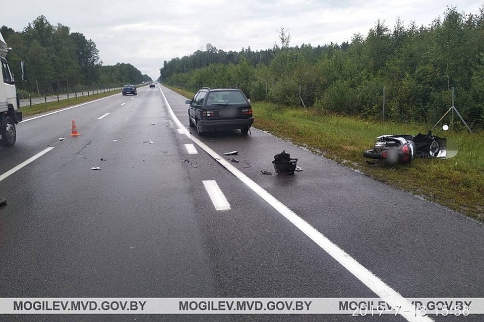 Из-за грозы пенсионер не увидел припаркованный автомобиль. Фото: УВД Могилевского облисполком.