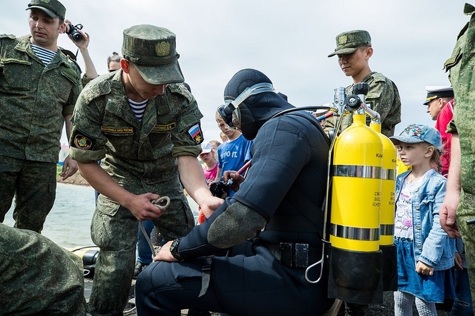 После завершения торжественной части церемонии в новом дайвинг-клубе прошли первые демонстрационные погружения водолазов. Фото: ВМТП