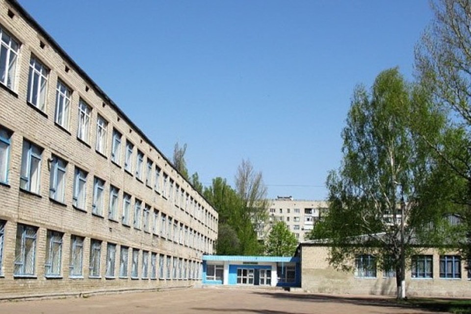 Родители учеников школы №2 Авдеевки против навязывания их детям «составляющей идентификации нации». Фото: ok.ru/donbasssegodnya