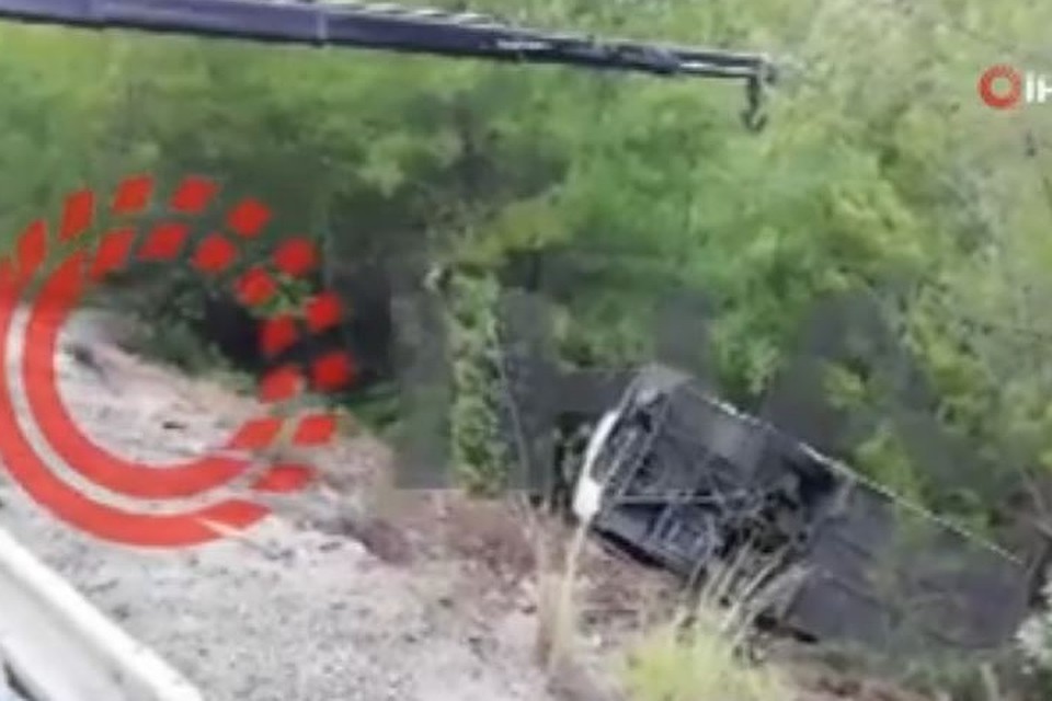 В Турции в ДТП с автобусом пострадали 25 туристов. Фото: скрин с видео