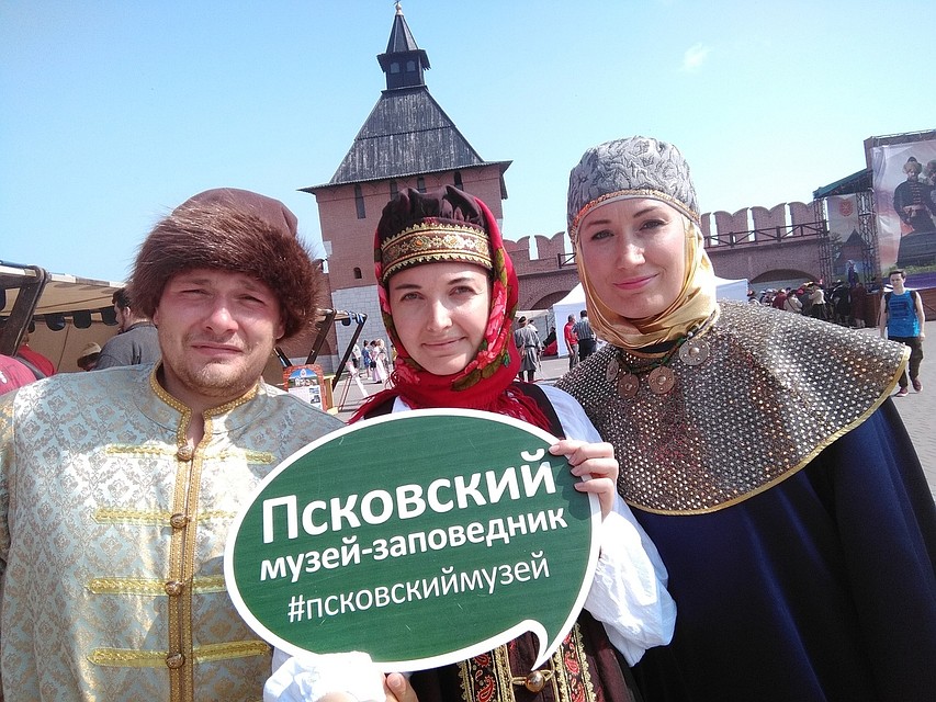 Фото: vk.com/pskovkreml60 Театрализованные экскурсии по Пскову предлагают псковичам и туристам