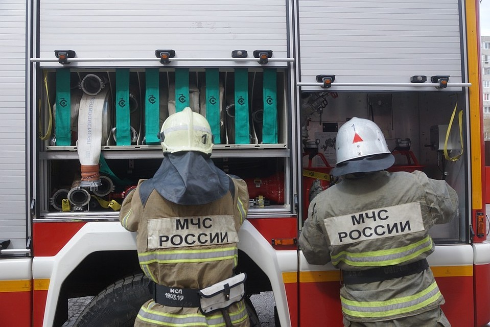 Пожарные работали на месте