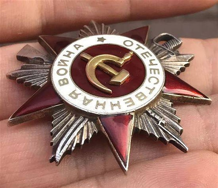Белгородец пытался продать государственные награды в аэропорту областного центра. Фото из открытых источников.