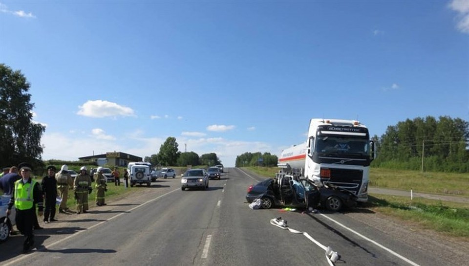 В ДТП на трассе Томск - Колпашево один человек погиб, трое получили тяжелые травмы. Фото: © сайт УМВД по Томской области