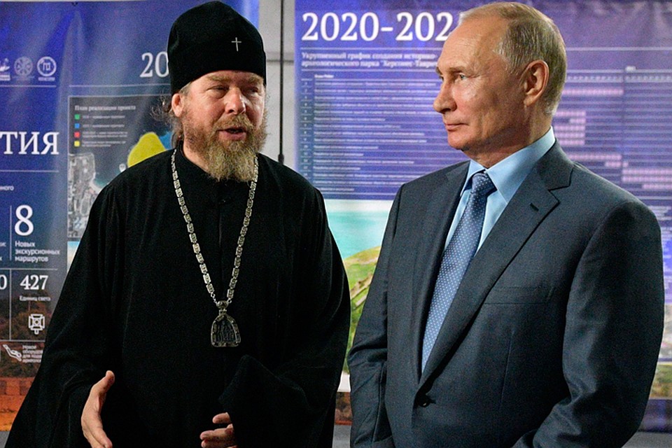 Митрополит Тихон, пользуясь случаем, рассказал Владимиру Путину еще и о ближайшем будущем музея-заповедника "Херсонес Таврический. Фото: Алексей Дружинин/ТАСС