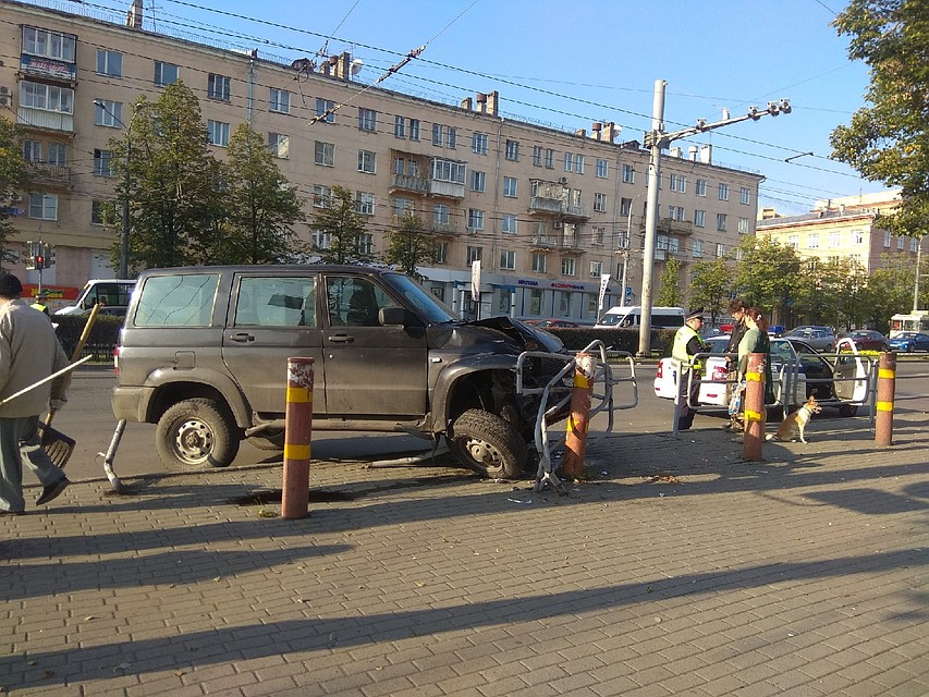 ДТП произошло на перекрестке пр. Ленина с ул. Энгельса. Фото: читатель КП-Челябинск.