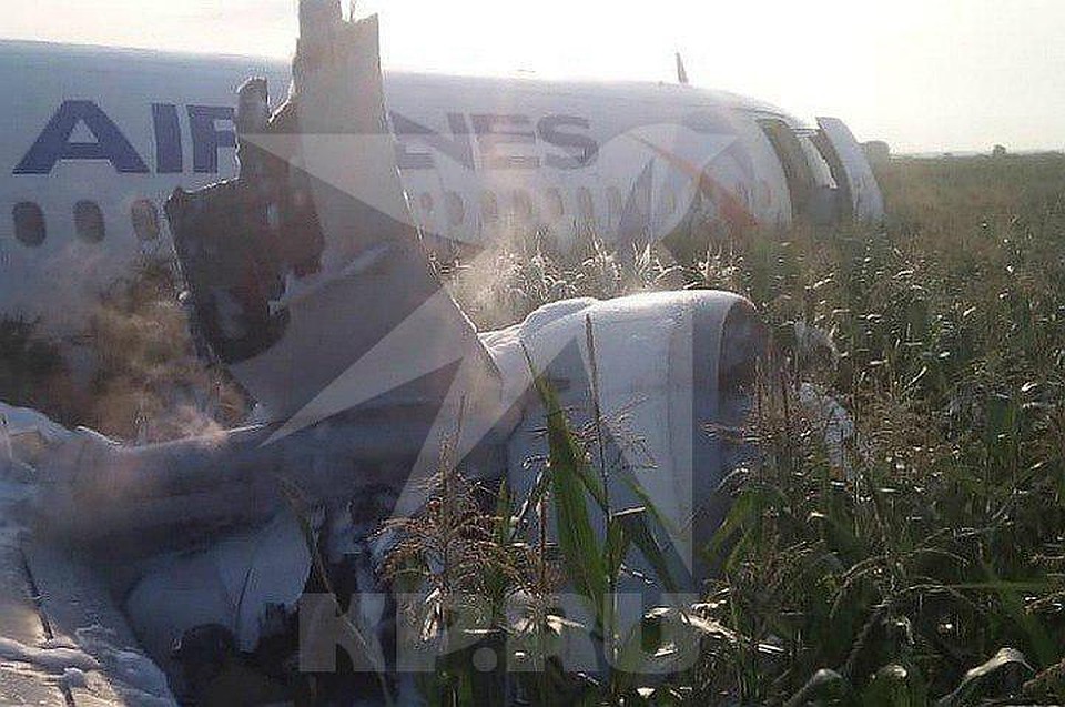 При аварийной посадке самолета в Жуковском началась утечка топлива