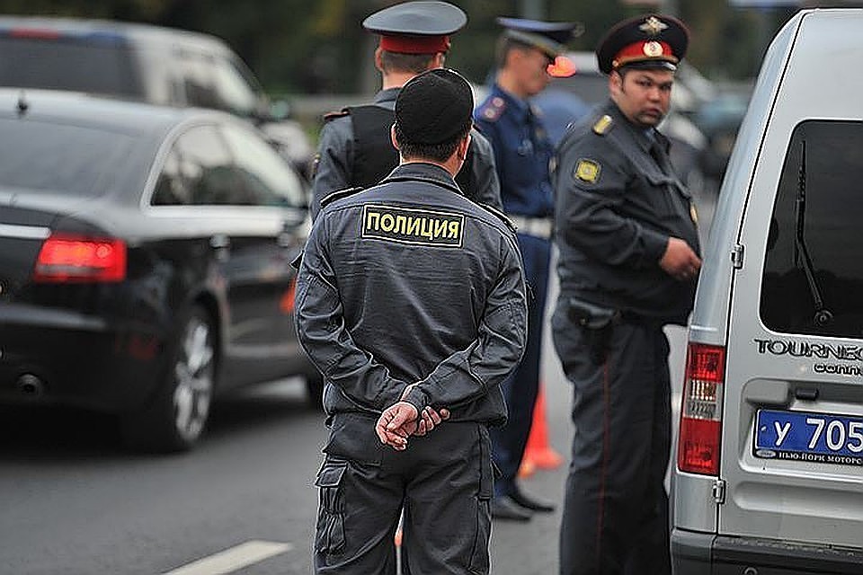 С мужчиной, захватившим парикмахерскую в Котельниках, ведут переговоры