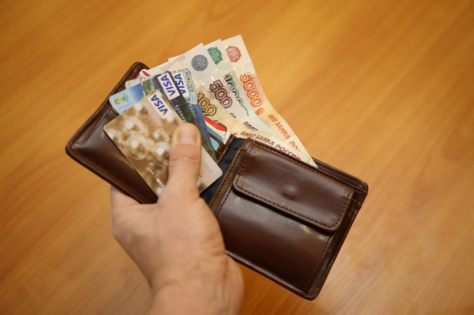 Деньги со счета исчезали постепенно в течение недели