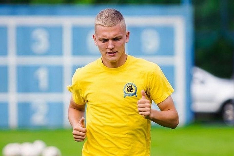 Вратарь «Факела» ногой попал по лицу Дмитрия