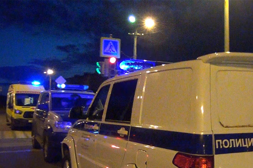 На место стрельбы съехались полицейские и "Скорая". Фото: ХибИнформБюро