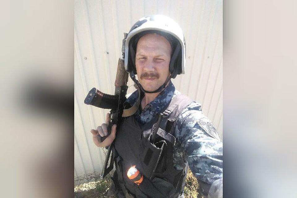 Спасли из огня: росгвардейцы вытащили из горящего дома в Бурятии двух школьников и их мать. Фото: личный архив героя.