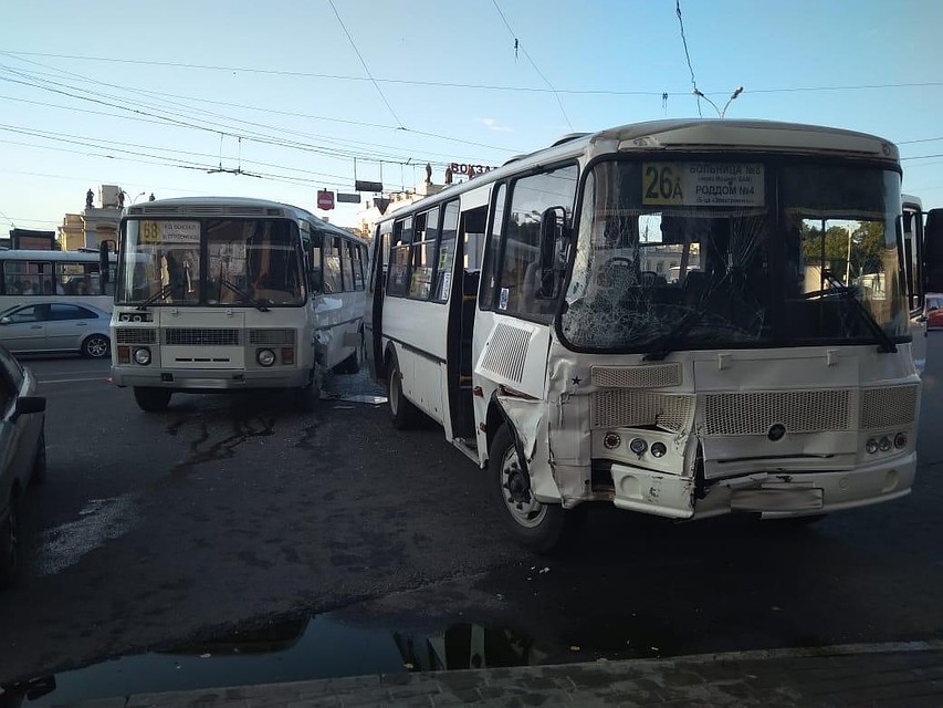 Визуально более сильный удар достался "ПАЗику" № 26А.