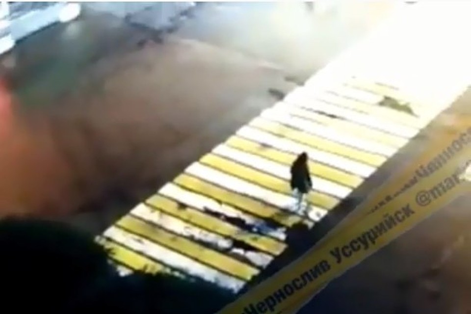 Девочку сбили на пешеходном переходе в Уссурийске. Скрин из видео Марка Чернослива