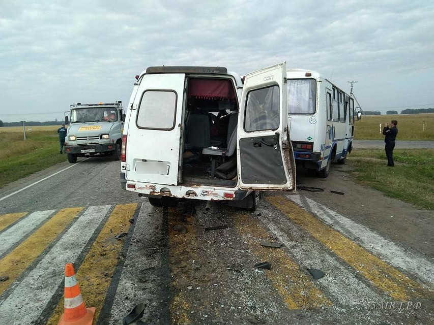 Пострадавшие в столкновении автобусов под Омском получили черепно-мозговые травмы