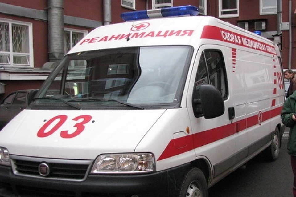 Девочку отвезли на скорой в больницу и госпитализировали.