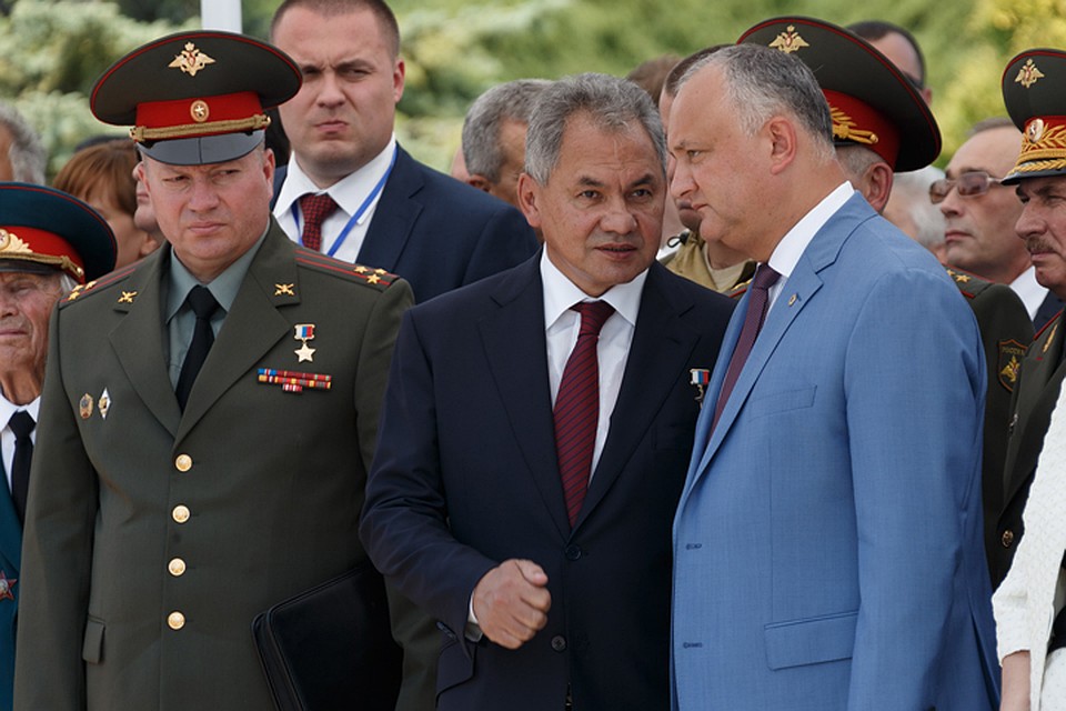 Официальной причиной поездки стало совместное участие Додона и Шойгу в торжествах, посвященных 75-летию освобождения Кишинева от немецко-фашистских захватчиков. Фото: Вадим Савицкий/ТАСС