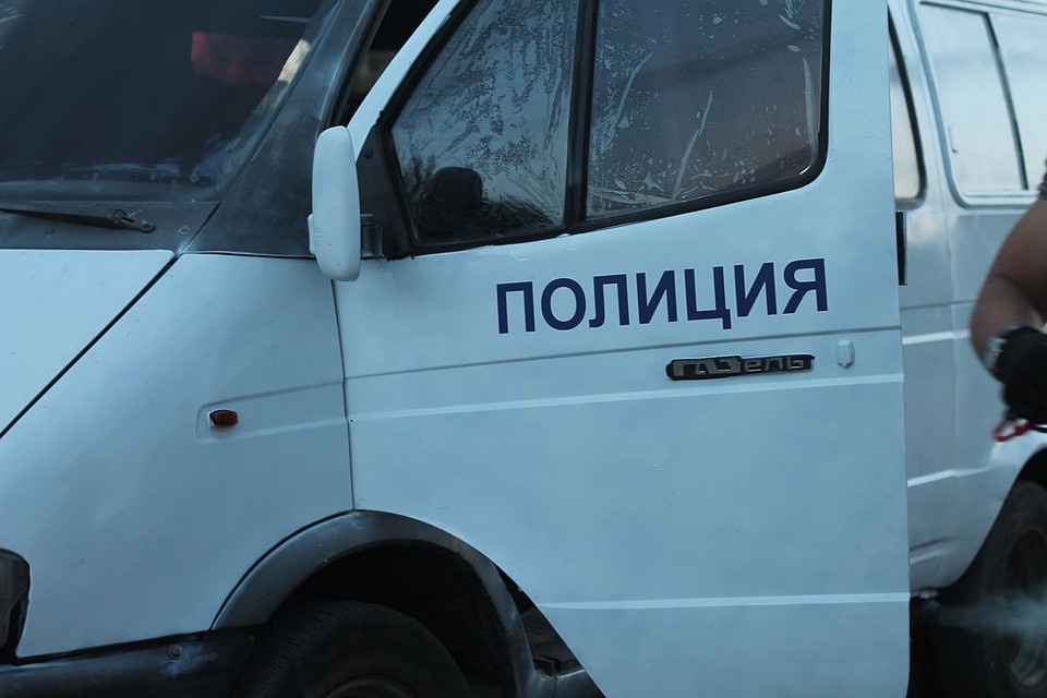 Подросток попался на краже кошелька из машины.
