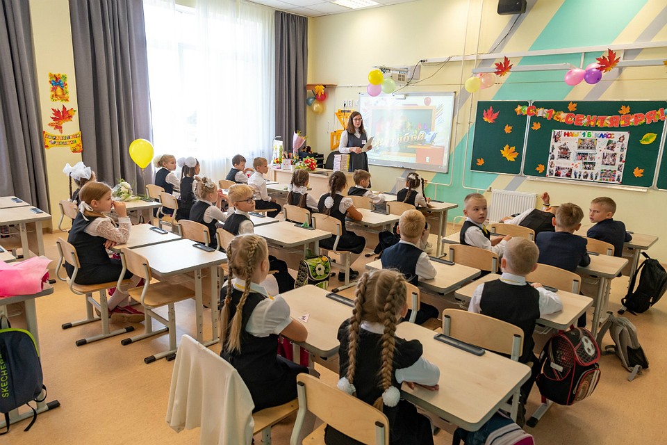 Школьники порадовались щедрому подарку от главы ОЗС. Фото: Законодательное Собрание Кировской области