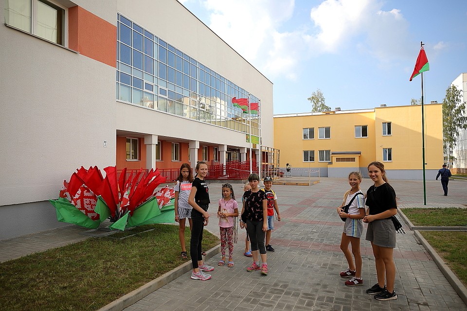 Вот как выглядит школа, которую президент открыл 2 сентября.