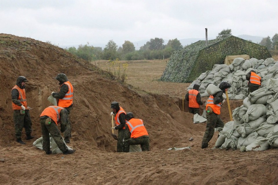 Район Комсомольска прикрыли от «большой» воды достроенной дамбой