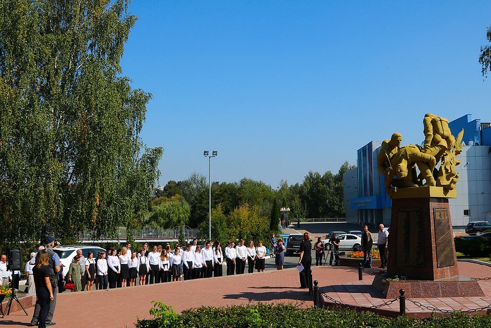 Память жертв и погибших защитников почтили минутой молчания.