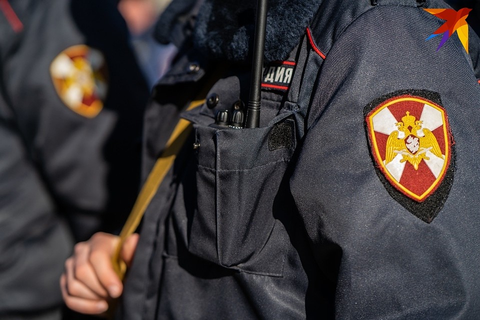 Два орловца решили попробовать элитный алкоголь за счет магазина