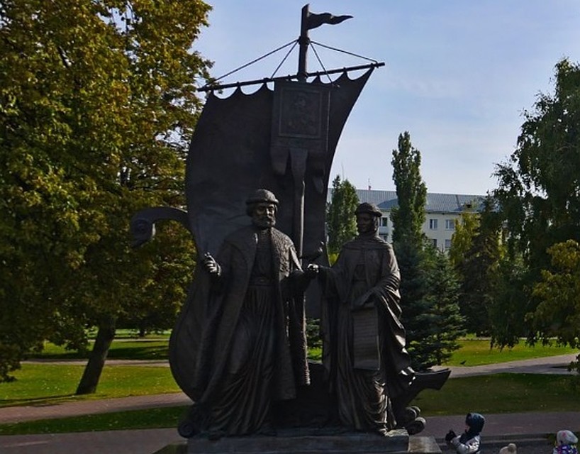 Подрядчику необходимо отремонтировать постамент