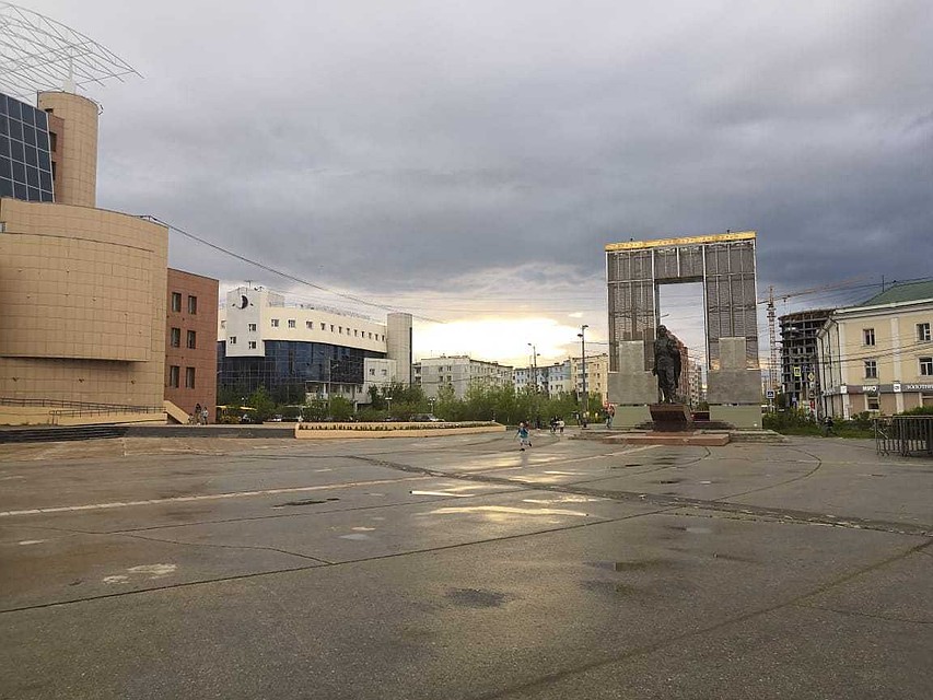 Ветер северо-западный 2-7 метров в секунду.